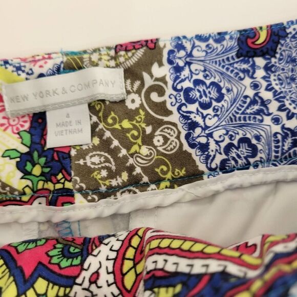 New York & Company multi colored paisley print shorts - Picture 4 of 5